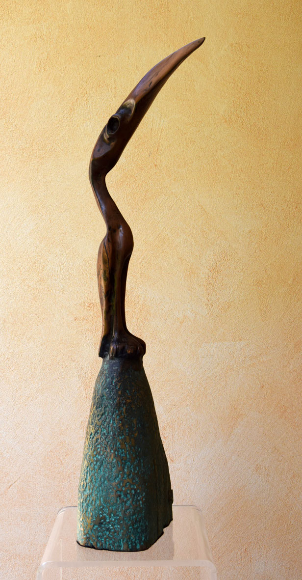 LS8717 Lucas SITHOLE "Where have all the fish gone?" Indigenous wood on tambotie base 073x023x021 cm (right view)