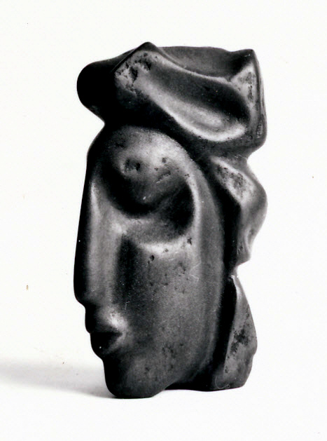 LS7412 Lucas SITHOLE "Head (Mankosi)" 1974 Swazi sandstone 034x014x020 cm left view